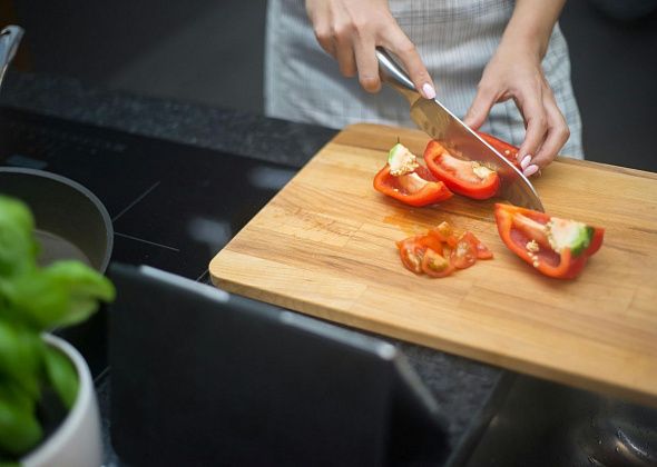 Пятничный рецепт: готовим фунчозу с курицей и овощами