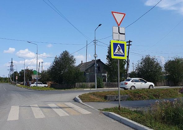 Карпинские коммунальщики поправили знаки на Тельмана, которые ранее вводили водителей в заблуждение