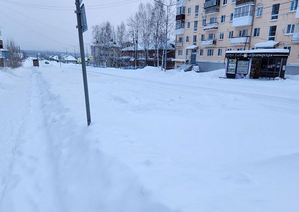 В праздники карпинцы жаловались на плохую расчистку, проблемы с маршрутками и разбитое окно