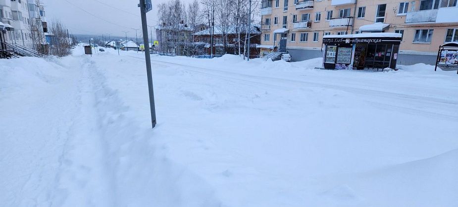 В праздники карпинцы жаловались на плохую расчистку, проблемы с маршрутками и разбитое окно