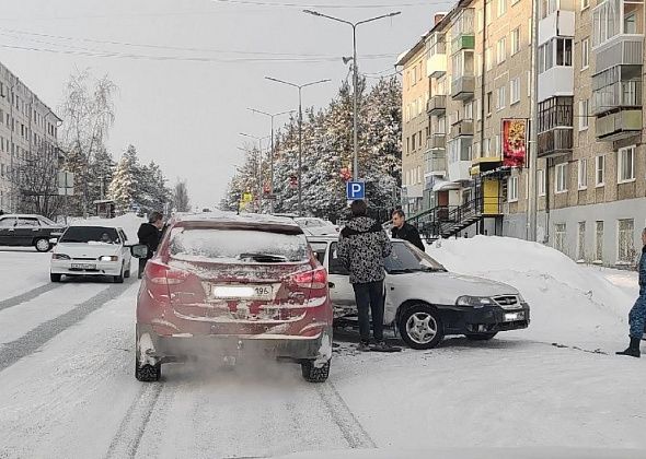 Сегодня на Мира столкнулись «Мазда» и «Дэу Нексия»