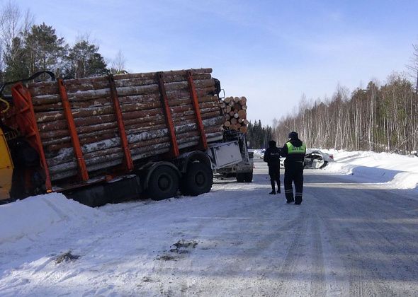 Под Серовом при столкновении легковушки и лесовоза погиб ребенок