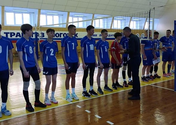 Карпинские спортсмены стали чемпионами окружного турнира по волейболу