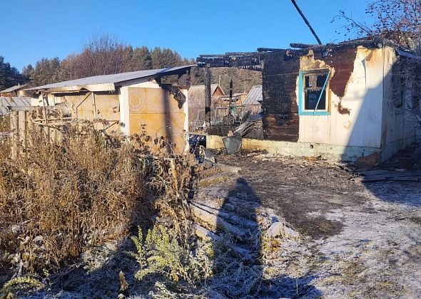 В Карпинске за один день случилось три пожара. Горели баня, садовый дом и бесхозное строение