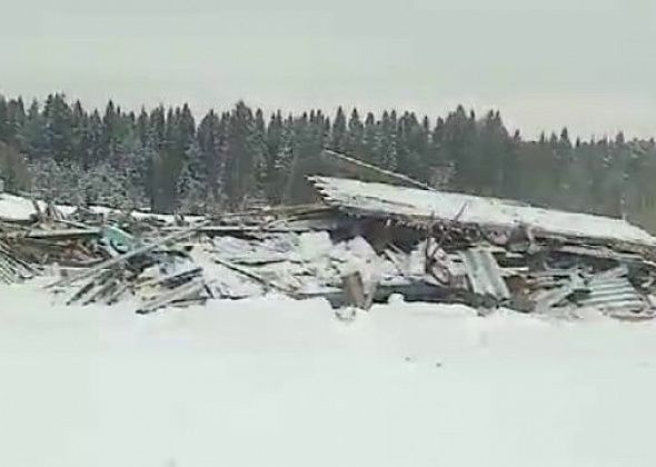 Сегодня в поселке Сосновка снесли здание старой школы