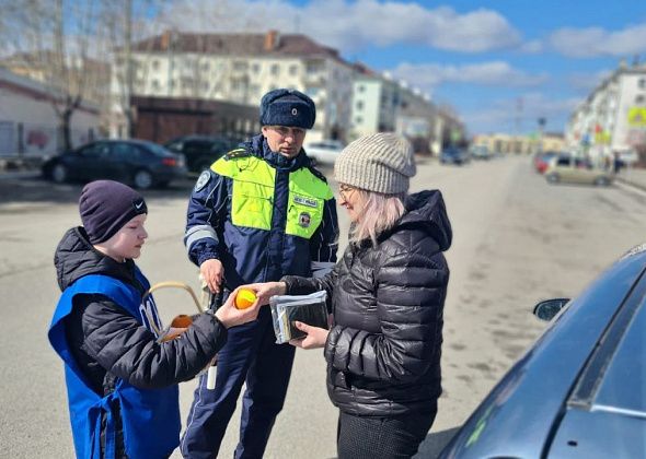 Дети дарили карпинским водителям апельсины с призывом не пить за рулем